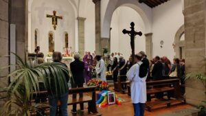 Funerali di Primicerio: in chiesa anche Schlein, Renzi, Rosy Bindi. L’omelia di Gambelli