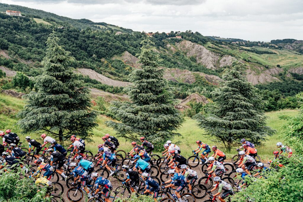 Giro d’Italia 2025: Pederesen vince in volata a Vicenza. Del Toro blinda la maglia rosa