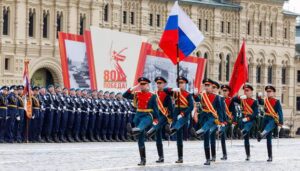 Parata a Mosca, Putin: “L’intera Russia sostiene l’operazione militare speciale”. Poi i complimenti con Trump