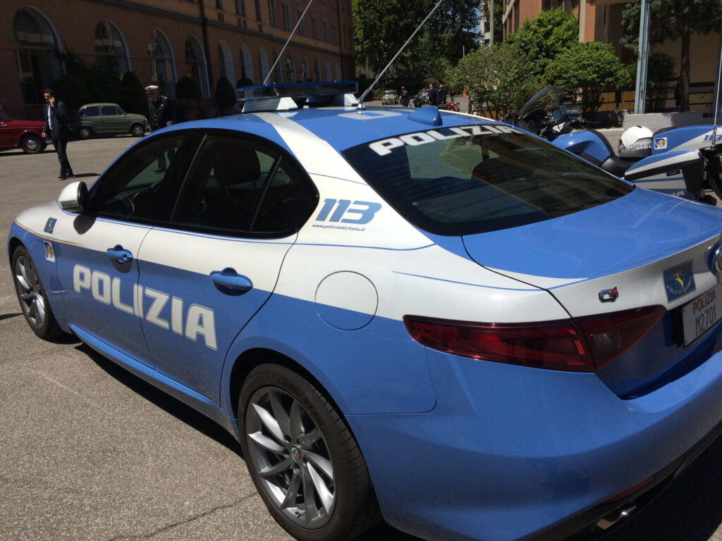 Firenze: colpisce coinquilina al volo con un coltello durante una lite. Arrestata 42enne. L’accusa: tentato omicidio