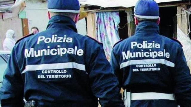 Firenze: locale del centro chiuso dai vigili. Aveva tavolini fuori e serviva bevande senza autorizzazione