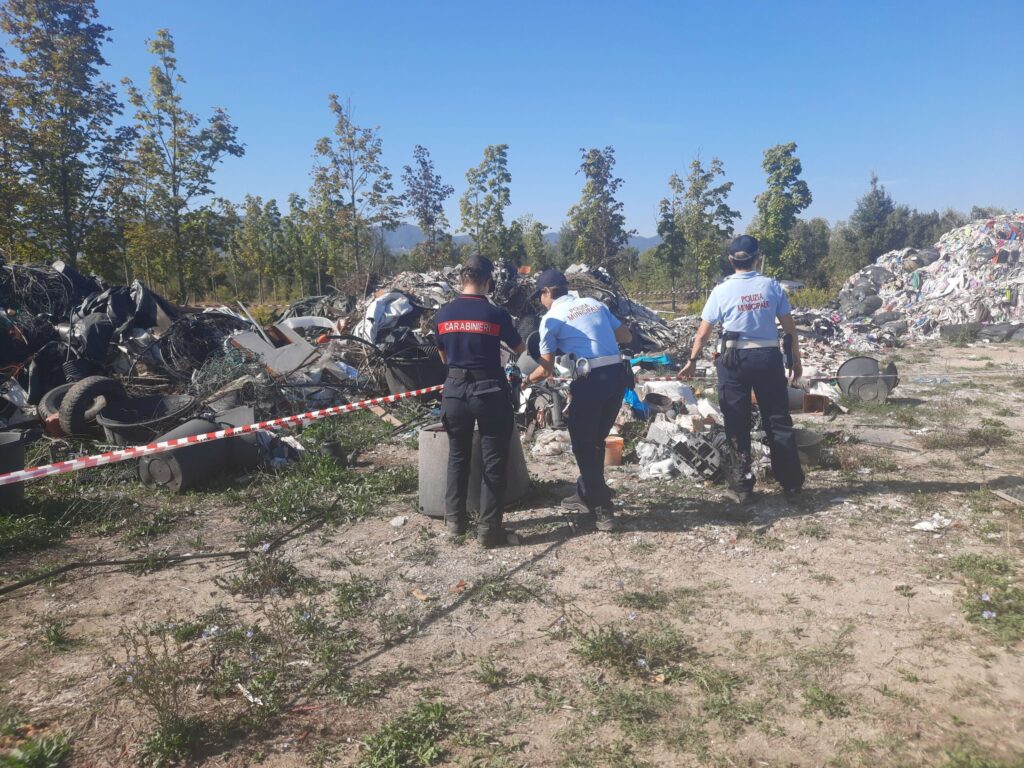 Prato: collina di rifiuti pericolosi (bombole di gas, oli, vernici) smantellata a Seano. Era su terreno agricolo vicino a un torrente