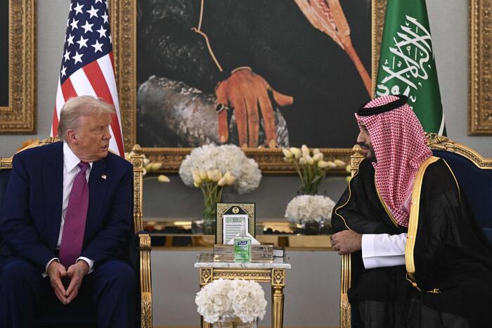 Trump in Arabia: ha incontrato Bin Salman. Poi in Qatar: gli regalano un aereo.L’ostaggio liberato non andrà dal presidente