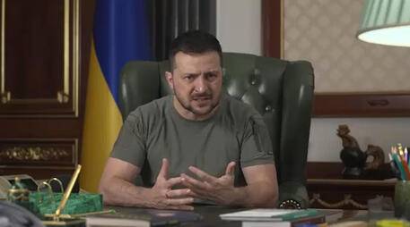 Ucraina, Zelensky: “Non garantisco i leader alla parata di Mosca”. Cremlino: “Kiev rischia di non arrivare al 10 maggio”