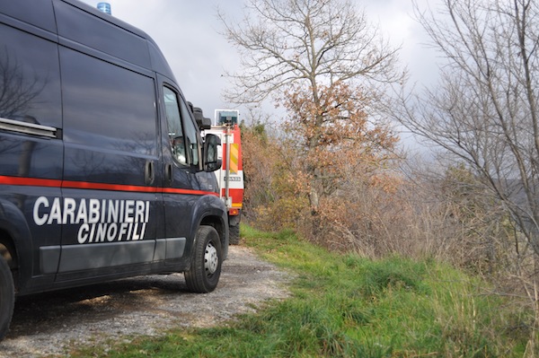 Prato, omicidi escort: orrore dagli scavi, trovati una vertebra, capelli e slip. Si temono altre vittime di Vasile Frumuzache