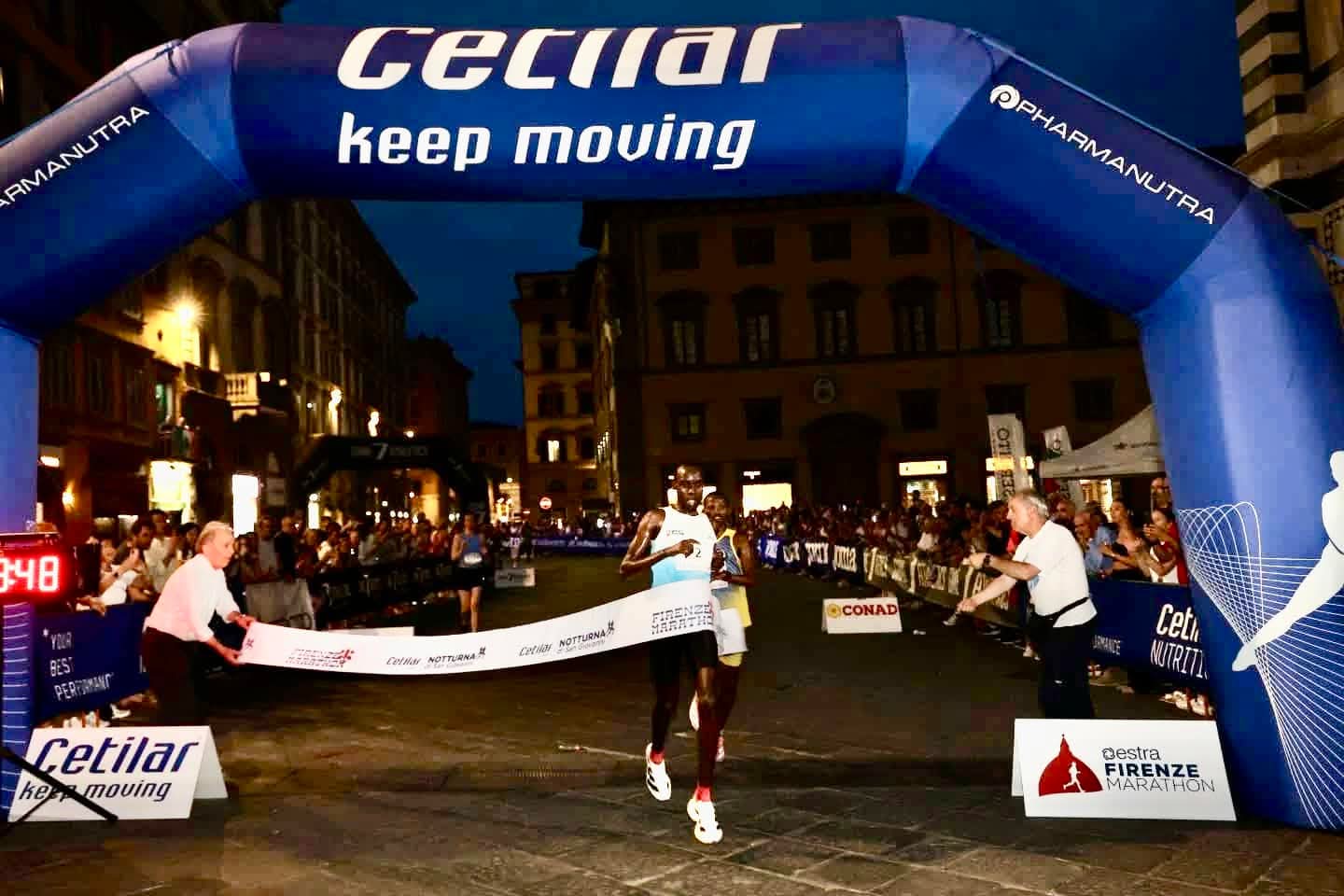 Notturna di San Giovanni 2025: vincono gli atleti del Kenia. Jakob Kipkorir primo uomo, Mercy Jebichiin prima donna