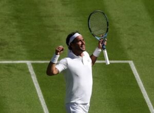 Wimbledon: Fognini sfiora l’impresa, ma Alcaraz vince al quinto set. Berrettini fuori al primo turno, Paolini avanti