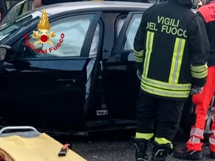 Autostrada A1: auto contro il guard rail a Barberino. 5 ragazzi feriti