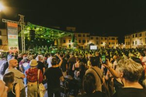 Rockunmonte: dal 4 al 6 luglio a Montespertoli tre giorni di musica, cultura e impegno sociale nel cuore della Toscana