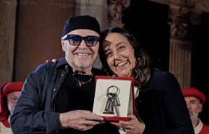 Firenze, Vasco Rossi riceve le Chiavi della Città: “Le dedico a mio padre e ai miei fan”