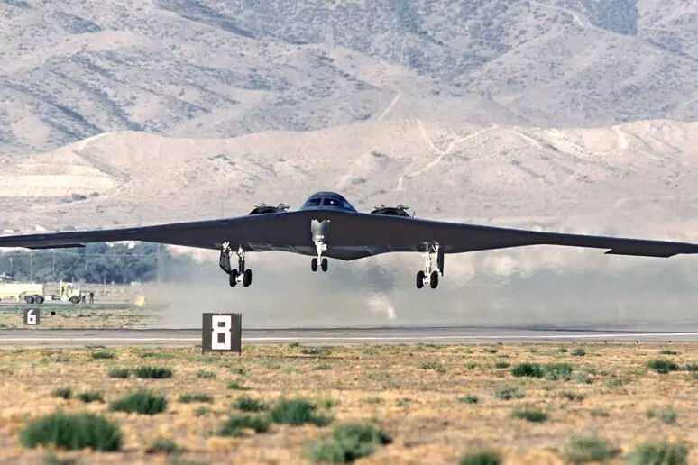 Guerra Israele-Iran: Trump muove i bombardieri B-2. “Non aspetteremo due settimane”