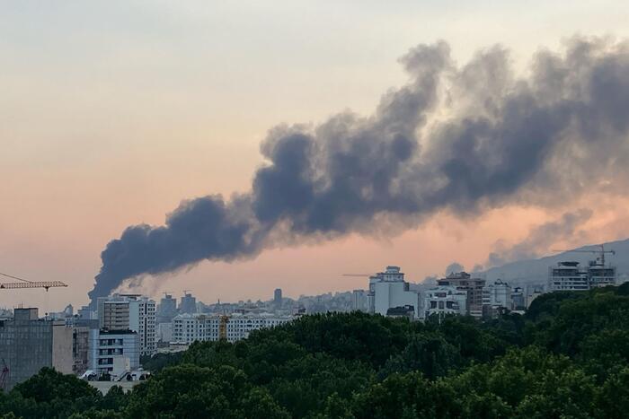 Israele: bombardata tv iraniana. Netanyahu vuole uccidere Khamenei: “Se muore finirà la guerra”