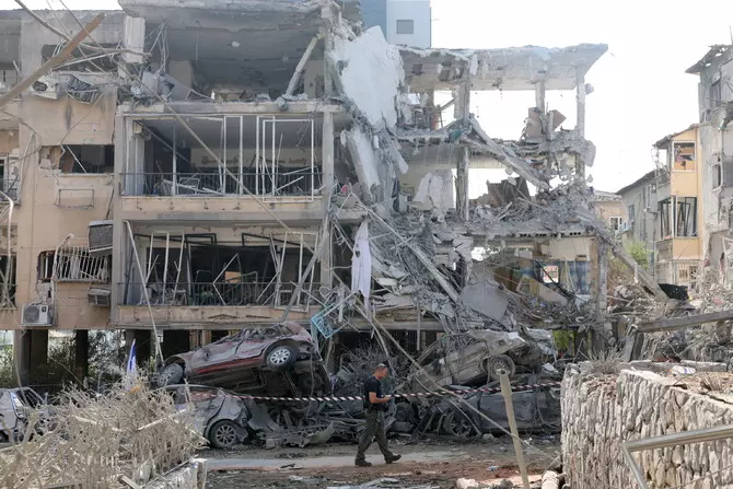 Israele: colpita base sotterranea di missili in Iran. Teheran minaccia le basi Usa e Gb in Medio Oriente