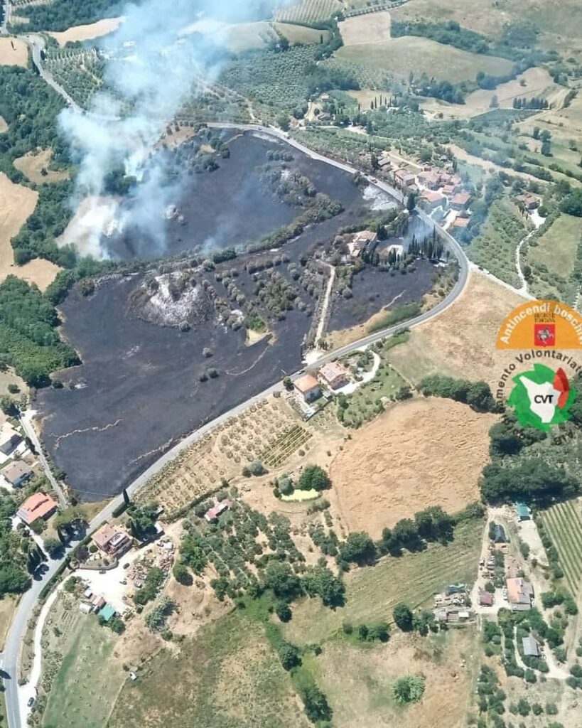 Incendi in Toscana: fiamme a Torrita di Siena, Radicondoli e Grosseto