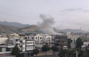 Israele attacca l’Iran: colpiti siti nucleari, uccisi comandanti militari. Distrutto l’aeroporto di Tabriz. L’Ira di Teheran