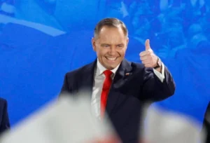 Polonia: Nawrocki nuovo presidente. Fan di Trump. La Russia l’aveva inserito nella lista dei “ricercati”