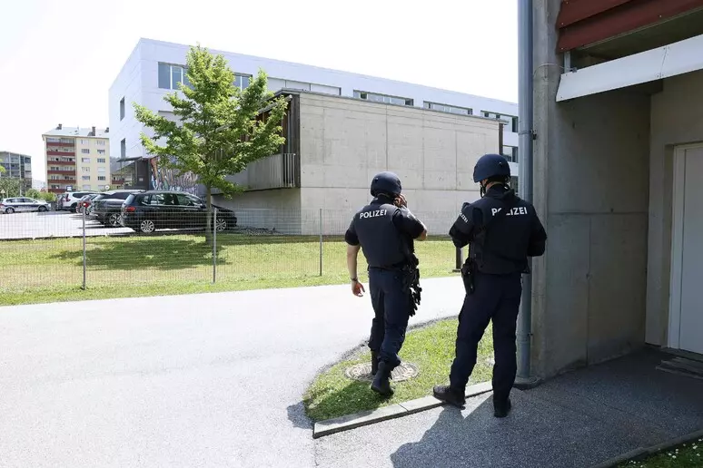 Austria: studente uccide otto persone in una scuola e si toglie la vita. Si considerava vittima di bullismo