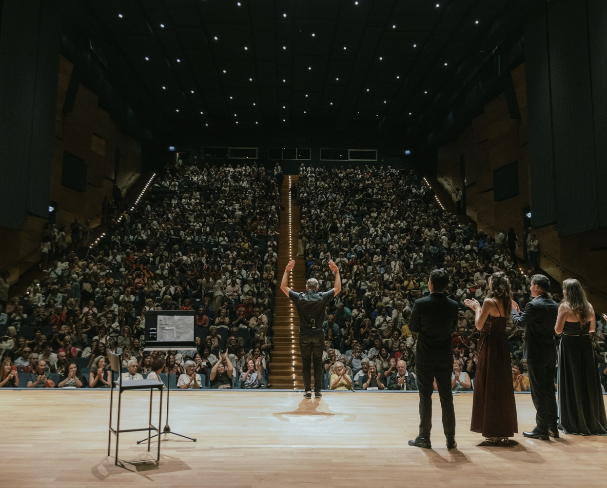 «Liberamente sotto le stelle»: nella Cavea del Maggio l’ultimo incontro con Massini e i cantanti dell’Accademia