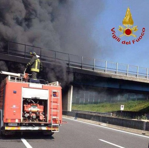 Autostrada A1: tir in fiamme a Reggello, traffico in tilt