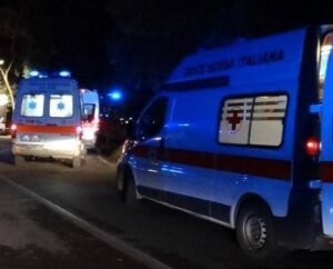 Livorno: muore 57enne in scooter contro un’auto. Due feriti, uno è grave