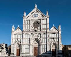 Firenze: due persone arrampicate su facciata di Santa Croce, immagini sui social. L’Opera: “Atto grave e irresponsabile” (video)