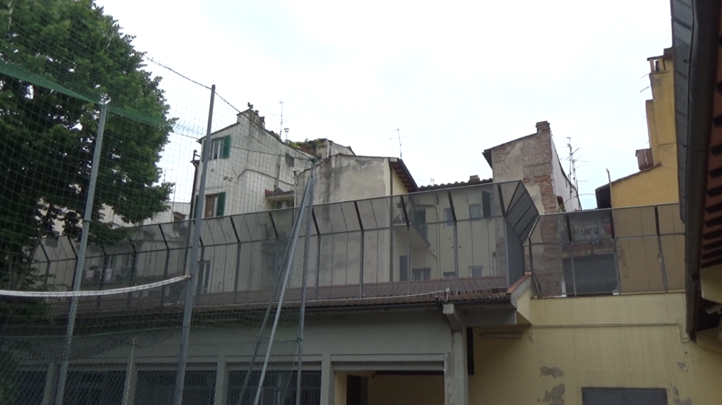 Viareggio: arrestato 17enne che ha aggredito tre persone dopo un furto