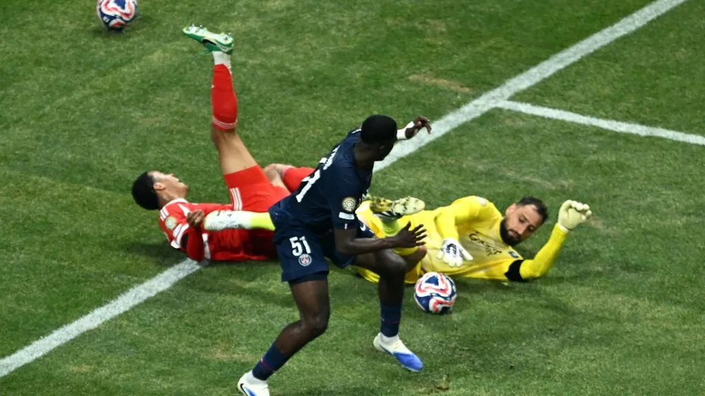 Mondiale per club: Psg in semifinale, battuto il Bayern (2-0). Grave infortunio a Musiala dopo scontro con Donnarumma