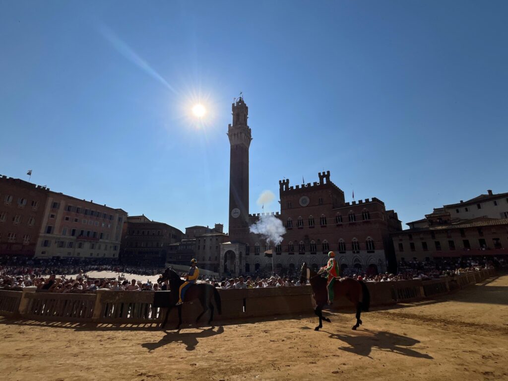 Palio di Siena 2025: l’Oca vince la carriera dedicata alla Madonna di Provenzano. Trionfo di Tittia su Diodoro