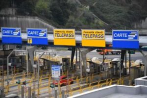 Autostrade: aumento dei pedaggi da agosto. Polemiche. Poi il governo fa retromarcia